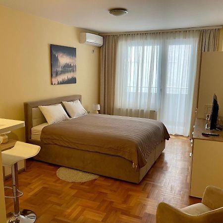 Trident Apartments 2 Ni Dış mekan fotoğraf