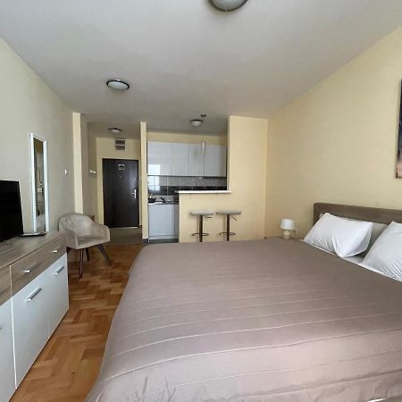 Trident Apartments 2 Ni Dış mekan fotoğraf