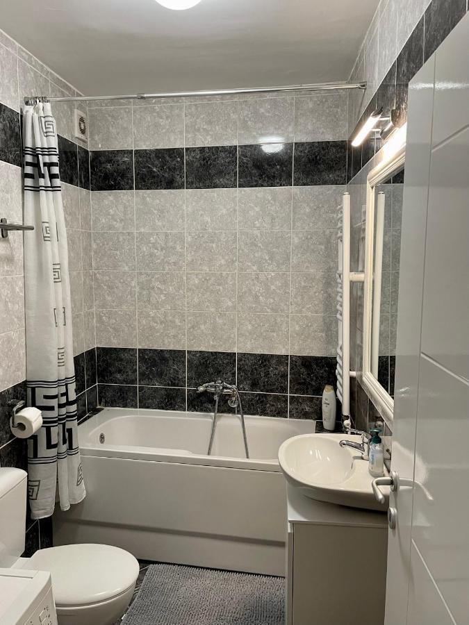 Trident Apartments 2 Ni Dış mekan fotoğraf